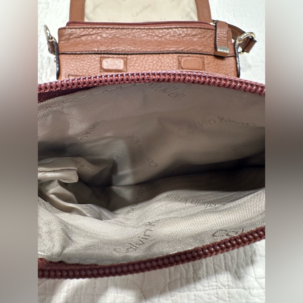 Calvin Klein women’s brown leather crossbody wallet purse - Picture 9 of 9